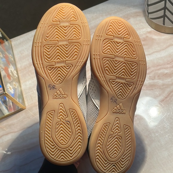 Adidas Predator youth indoor soccer shoes - Picture 5 of 6